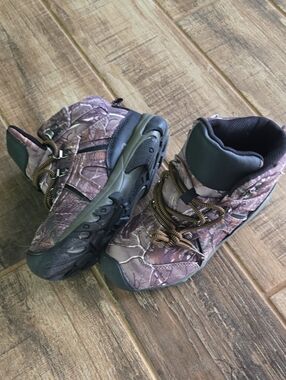 NWOT Boys Hiking Boots
